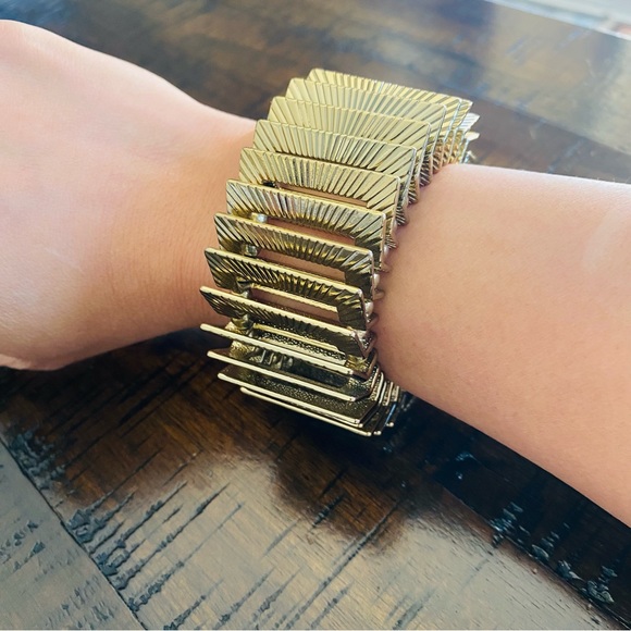 Bebe unique gold layered stretch bracelet - Picture 5 of 9